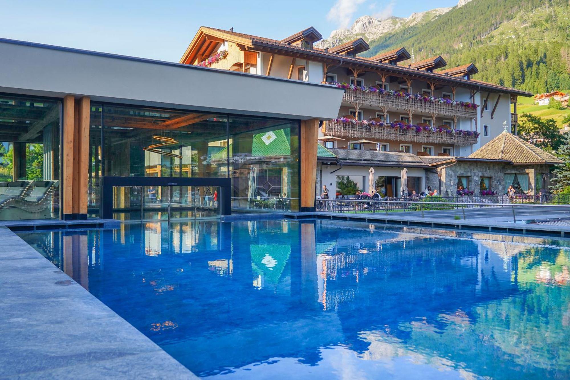 Resort Dolce Casa - Family & Spa Hotel Моена Екстериор снимка