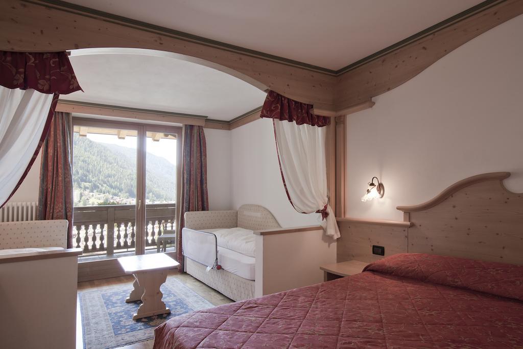Resort Dolce Casa - Family & Spa Hotel Моена Стая снимка